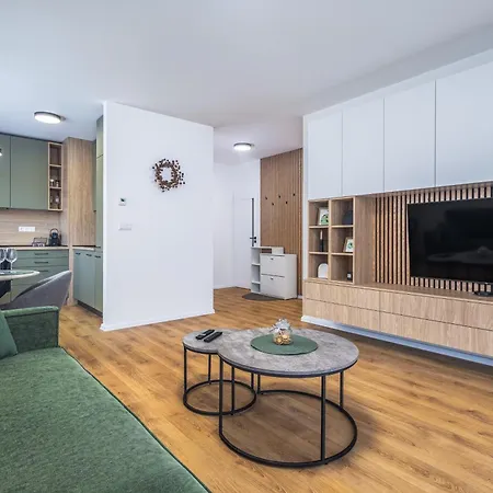 Hello Stela - Moderný Mestský