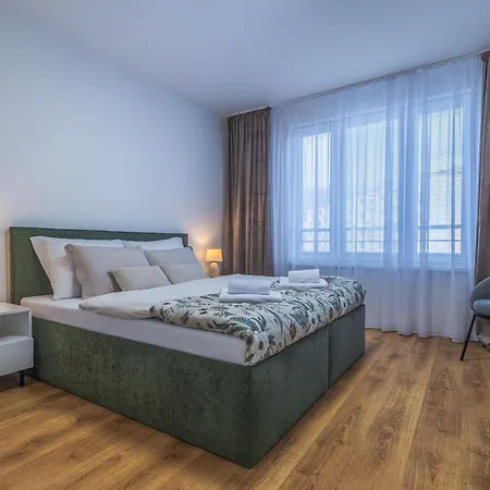 Hello Stela - Moderny Mestsky